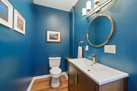 Bath - 630 E 4th Ave, Columbus, OH 43201 photo 1 of 5