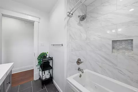 Bath - 630 E 4th Ave, Columbus, OH 43201 photo 5 of 5