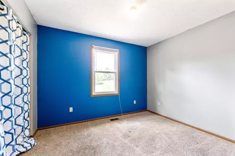 Bedroom - 4120 Sintz Rd, Springfield, OH 45504 photo 3 of 9