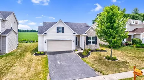 1037 Mccoy Dr, Pataskala, OH 43062