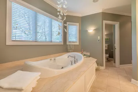 Bath - 4217 Penrith Ct, Dublin, OH 43016 photo 3 of 9