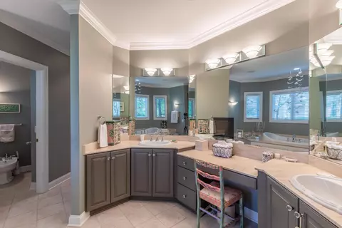 Bath - 4217 Penrith Ct, Dublin, OH 43016 photo 4 of 9