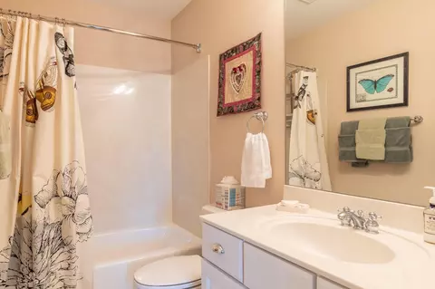 Bath - 4217 Penrith Ct, Dublin, OH 43016 photo 6 of 9