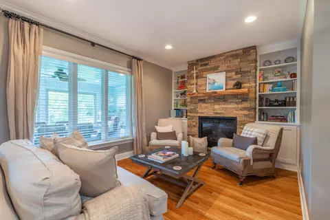 Living - 4217 Penrith Ct, Dublin, OH 43016 photo 4 of 5