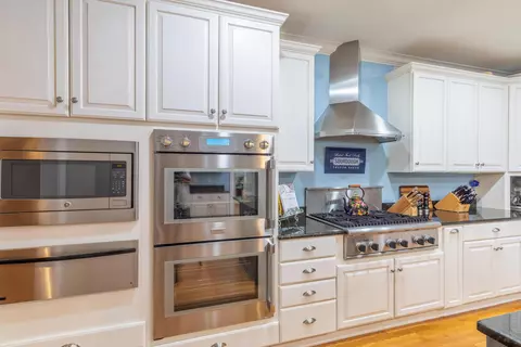 Kitchen - 4217 Penrith Ct, Dublin, OH 43016 photo 3 of 5