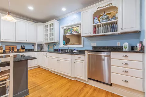 Kitchen - 4217 Penrith Ct, Dublin, OH 43016 photo 4 of 5