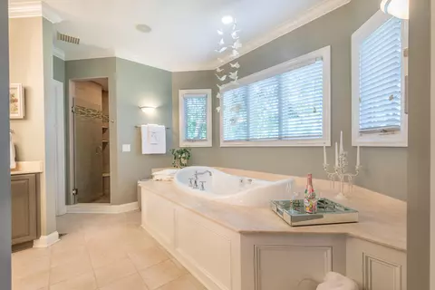Bath - 4217 Penrith Ct, Dublin, OH 43016 photo 2 of 9