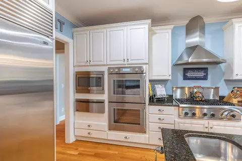 Kitchen - 4217 Penrith Ct, Dublin, OH 43016 photo 2 of 5