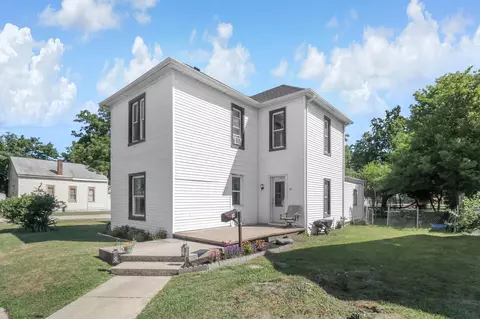 24 N High St, Mount Sterling, OH 43143