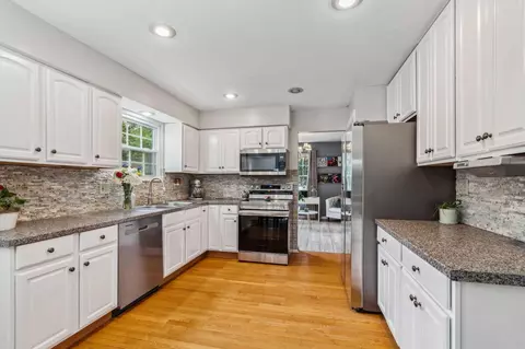 Kitchen - 5515 Glasgow Pl, Columbus, OH 43235 photo 3 of 5