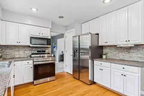Kitchen - 5515 Glasgow Pl, Columbus, OH 43235 photo 5 of 5