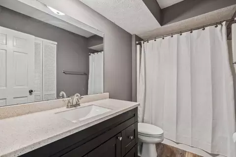Bath - 5515 Glasgow Pl, Columbus, OH 43235 photo 5 of 5
