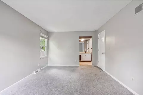 Bedroom - 5515 Glasgow Pl, Columbus, OH 43235 photo 2 of 8