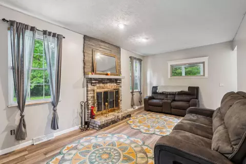 Living - 5515 Glasgow Pl, Columbus, OH 43235 photo 4 of 4