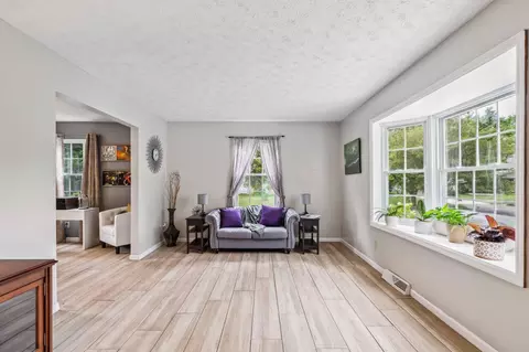 Living - 5515 Glasgow Pl, Columbus, OH 43235 photo 1 of 4