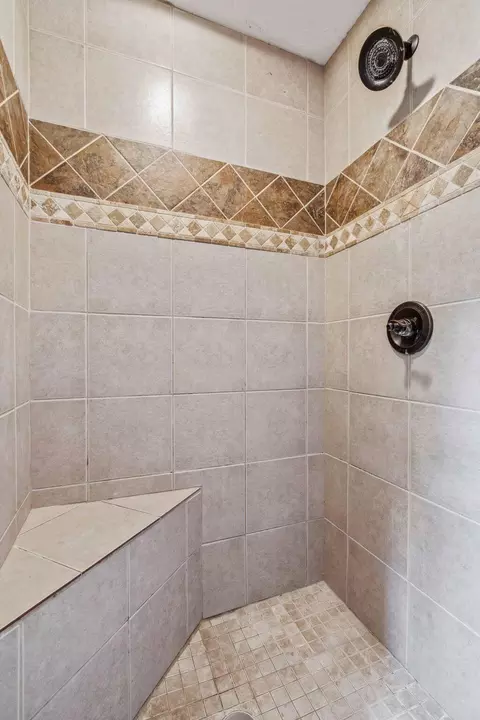 Bath - 5515 Glasgow Pl, Columbus, OH 43235 photo 4 of 5