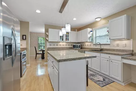 Kitchen - 8625 Libra Rd, Dublin, OH 43016 photo 4 of 4