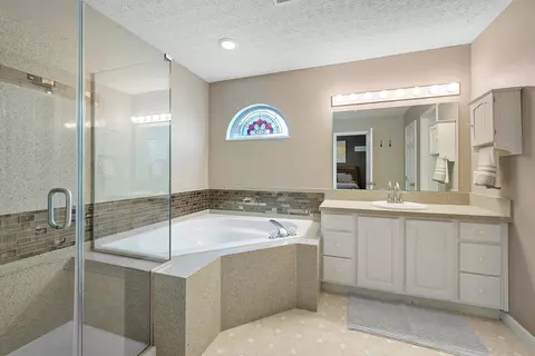 Bath - 8625 Libra Rd, Dublin, OH 43016 photo 2 of 4