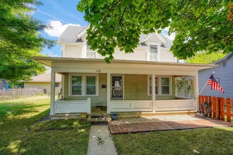 12 S High St, Mount Sterling, OH 43143