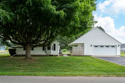 Exterior - 80 Greer Dr E, Newark, OH 43055 photo 4 of 9