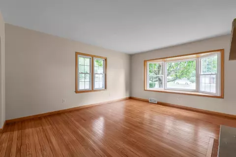 Living - 80 Greer Dr E, Newark, OH 43055 photo 7 of 11