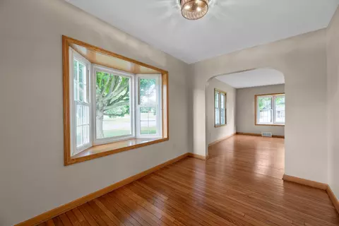 Living - 80 Greer Dr E, Newark, OH 43055 photo 2 of 11