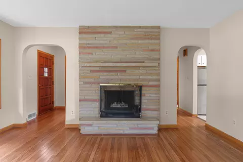 Living - 80 Greer Dr E, Newark, OH 43055 photo 4 of 11