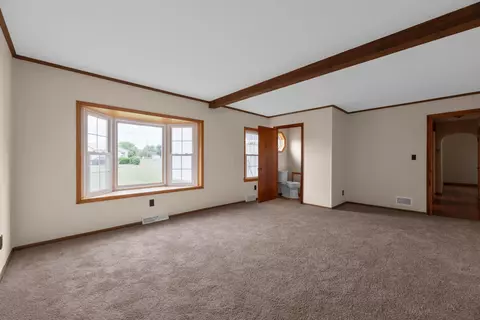 Living - 80 Greer Dr E, Newark, OH 43055 photo 9 of 11