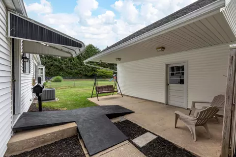 Exterior - 80 Greer Dr E, Newark, OH 43055 photo 2 of 9
