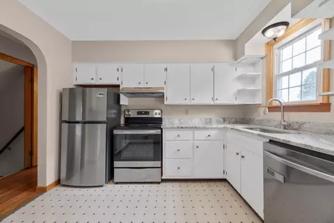 Kitchen - 80 Greer Dr E, Newark, OH 43055 photo 2 of 6
