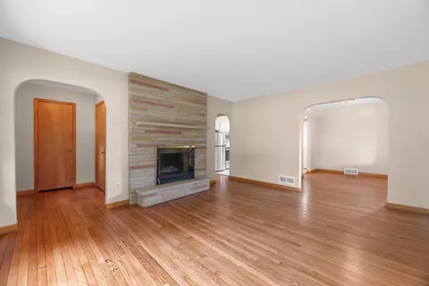 Living - 80 Greer Dr E, Newark, OH 43055 photo 5 of 11