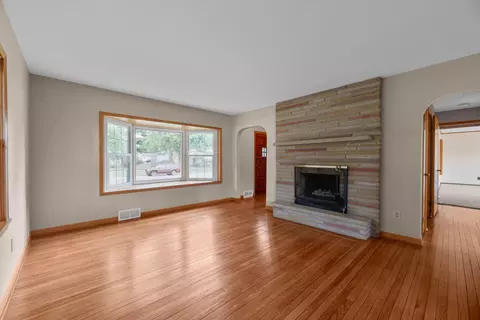 Living - 80 Greer Dr E, Newark, OH 43055 photo 3 of 11