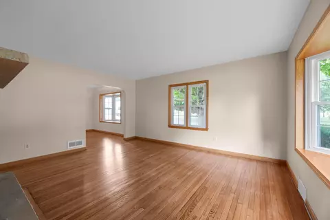 Living - 80 Greer Dr E, Newark, OH 43055 photo 6 of 11