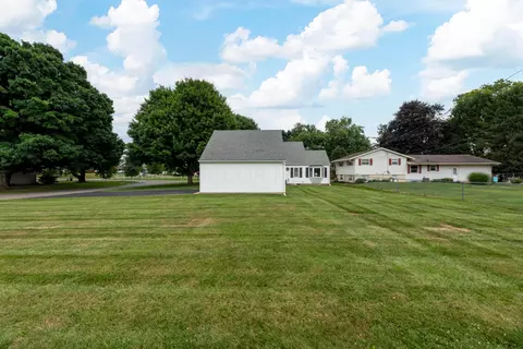 Exterior - 80 Greer Dr E, Newark, OH 43055 photo 8 of 9