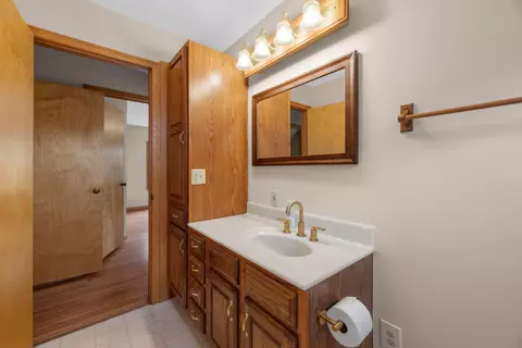 Bath - 80 Greer Dr E, Newark, OH 43055 photo 2 of 6