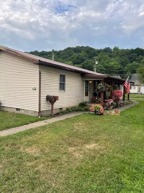 626 Poplar St, Nelsonville, OH 45764