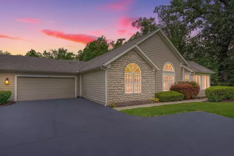 392 Park Woods Ln, Powell, OH 43065