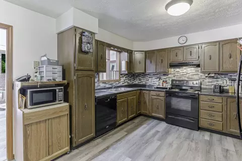 Kitchen - 33253 Till Rd, Logan, OH 43138 photo 1 of 3