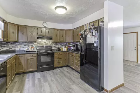 Kitchen - 33253 Till Rd, Logan, OH 43138 photo 3 of 3
