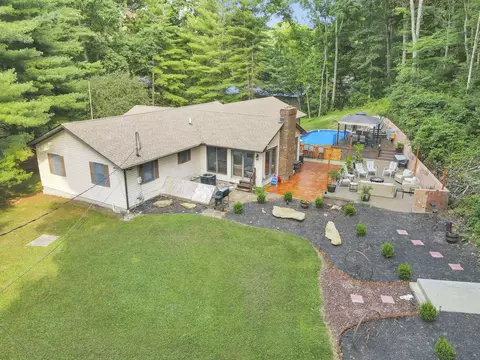 33253 Till Rd, Logan, OH 43138