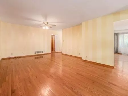 Living - 244 Clark Dr, Circleville, OH 43113 photo 8 of 12