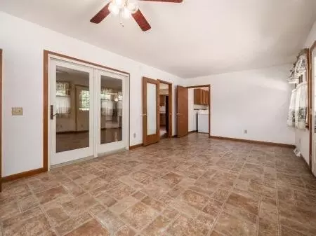 Living - 244 Clark Dr, Circleville, OH 43113 photo 10 of 12