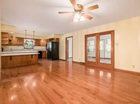 Living - 244 Clark Dr, Circleville, OH 43113 photo 6 of 12