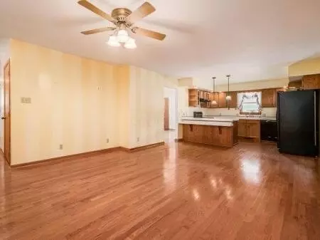 Living - 244 Clark Dr, Circleville, OH 43113 photo 7 of 12