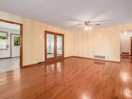 Living - 244 Clark Dr, Circleville, OH 43113 photo 9 of 12