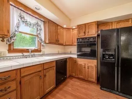 Kitchen - 244 Clark Dr, Circleville, OH 43113 photo 4 of 5