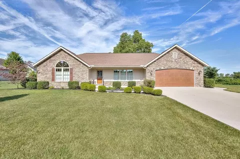 34 Wildflower Dr, Centerburg, OH 43011
