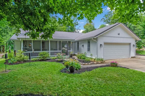 48 Challedon Cir SW, Pataskala, OH 43062