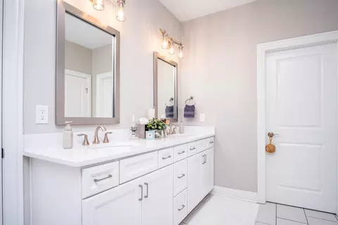 Bath - 8294 Timble Falls Dr, Dublin, OH 43016 photo 2 of 5