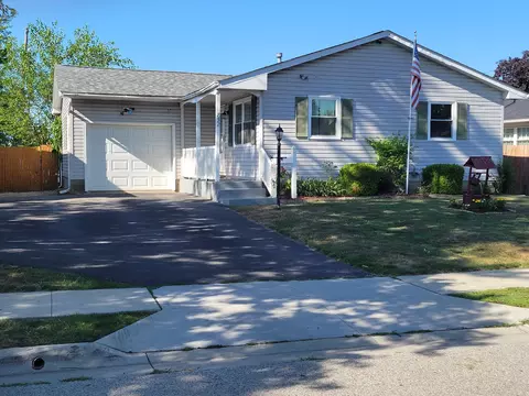 852 Kirkwood Dr, West Jefferson, OH 43162